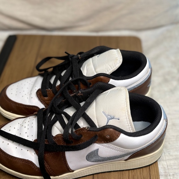 Air Jordan 1 Low SE - Picture 9 of 9